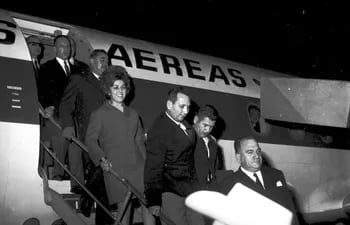 El General Andrés Rodríguez a su llegada a Asunción, luego del tratamiento en Buenos Aires.