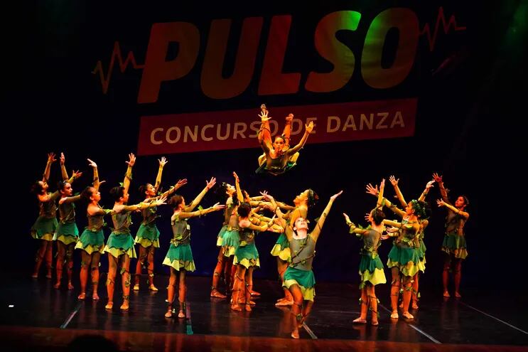 Un grupo de bailarines durante una de las ediciones anteriores de concurso de danzas “Pulso”, que será este fin de semana.