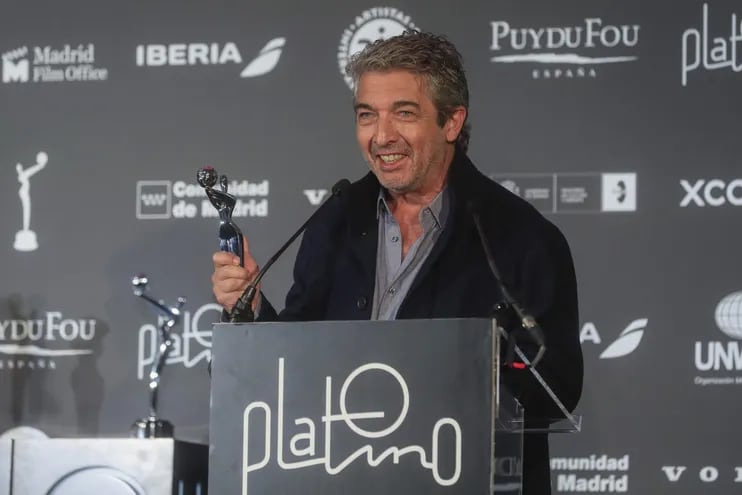 El actor Ricardo Darín recoge el premio Platino del Público a la Mejor Película Iberoamericana de Ficción por "Argentina, 1985", este viernes en Madrid.