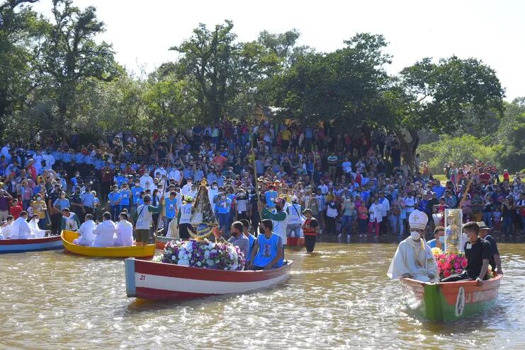 Como cada año muchos fieles acompañan a la Virgen del Paso en Itapé.