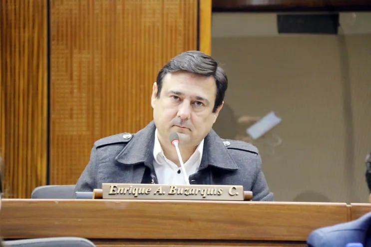 Antonio Buzarquis, diputado del PLRA. Pide prudencia a Hugo Fleitas, quien ejerce la presidencia del partido para tomar decisiones.