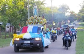 La ceremonia comenzó a las 6:00 con procesión de la sagrada imagen de Virgen Inmaculada Concepción de María por las calles y los barrios de Villa Florida.