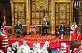 El príncipe Carlos presidió la apertura del año legislativo. Por primera vez reemplazó a la reina Isabel II, su madre.  (POOL/AFP)