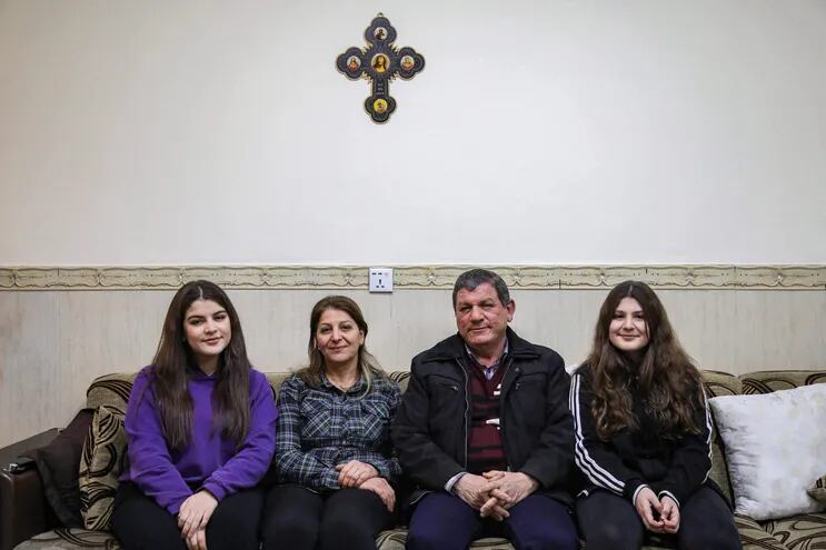 Familia cristiana de Irak, también conocidos como católicos caldeos.