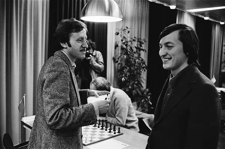 Oleg Romanishin y Anatoly Karpov en Tilburg 1979 (Foto Suyk, Koen Anefo).