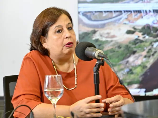 Senadora Esperanza Martínez, médica y exministra de Salud durante el gobierno de Fernando Lugo y actual senadora por el Frente Guasu.