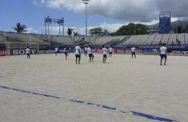 entrenamiento-de-la-seleccion-paraguaya-de-futbol-playa-en-el-estadio-de-papeete-sede-del-mundial-de-tahiti-93155000000-602594.JPG