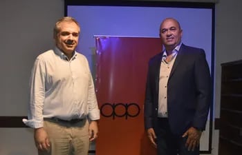 Pascual Rubiani, presidente de APAP, y Oscar Rojas, representante de la Comisión de medios de APAP.