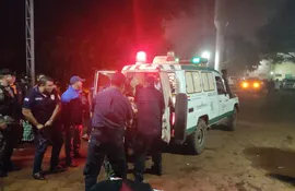 Agentes policiales heridos llegan al Hospital de Pedro Juan Caballero