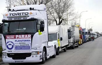 El paro del transporte sigue en España pese a las medidas de ayuda anunciadas