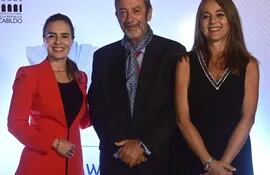 Rossana Báez Mendoza, el embajador de Italia, Marcello Fondi y María Cristina Brizzi.