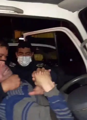 Diosnel Villalba denunció agresión policial en un control del cumplimiento de la cuarentena.