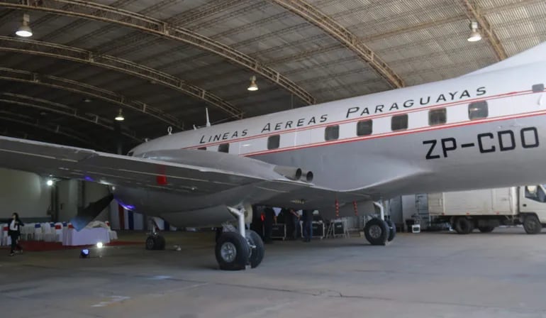 Aeronave Convair CV-240 de la extinta compañía Líneas Aéreas Paraguayas (LAP), que fue restaurada en homenaje al fiscal contra el crimen organizado Marcelo Pecci. Hay un proyecto para  eventualmente permitir "resucitar" la aerolínea nacional.