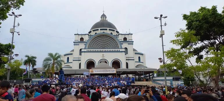 Miles de personas llegan a Caacupé en días previos al inicio de la celebración religiosa.