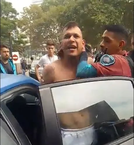 La detención del paraguayo que habría matado a una policía en Buenos Aires quedó grabado en video.