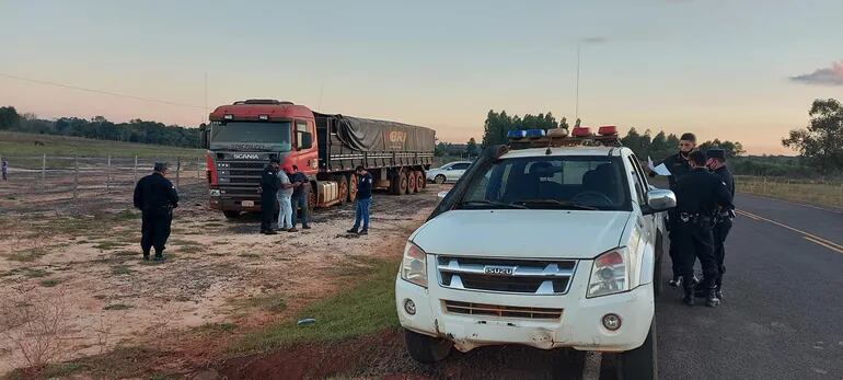 El camión fue encontrado sin la carga a un costado del camino el pasado lunes por la tarde.