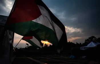 Banderas palestinas en un campamento de estudiantes de la Universidad Nacional Autónoma de México que protestan contra los ataques de Israel a la Franja de Gaza.