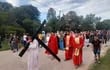 Celebracion del via crucis por las calles de Fuerte Olimpo, en la tarde del viernes.