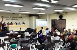 Asamblea informativa a miembros del Colegio de Escribanos del Paraguay, sobre los casos penal y civil.