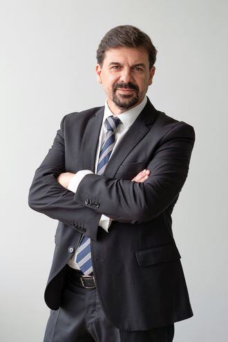 El director comercial,  Sr. Carlos Agnesina.