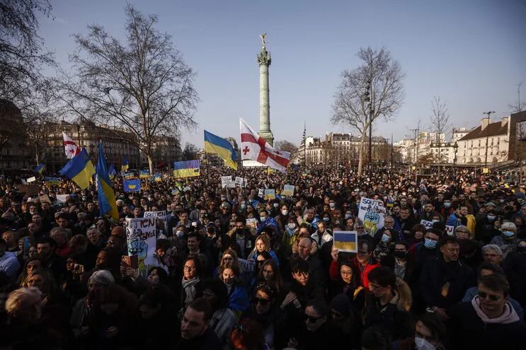 Manifestación en París (Francia) contra la invasión rusa en Ucrania.