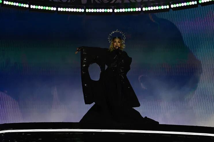 Madonna abrió su histórico concierto gratuito en la playa de Copacabana de Río de Janeiro.