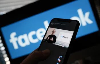 La red social Facebook forma parte de "Meta", cuyo propietario es Mark Zuckerberg.