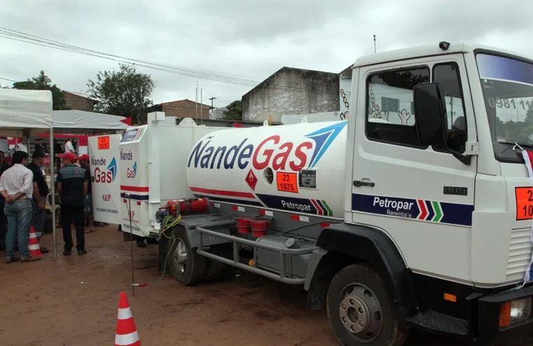 El presidente Santiago Peña anunció que vuelve el servicio de recarga de gas licuado de petróleo (GLP) a través de «Ñande Gas».