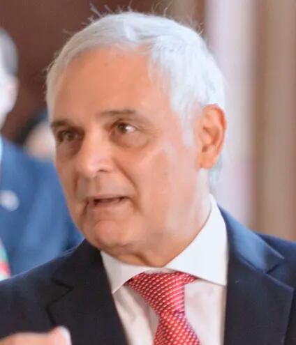 Genaro  Pappalardo, actual embajador en el Reino Unido. El Senado dio su acuerdo para jefe de misión en Islandia.