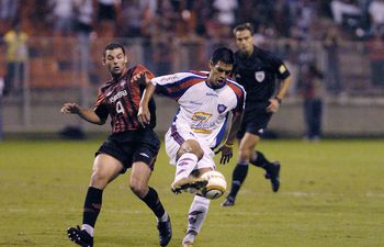 Paranaense vs. Cerro Porteño en la Copa Libertadores del año 2005.