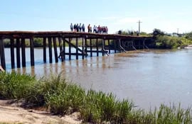 el-puente-de-madera-ubicado-sobre-el-rio-monday-debe-ser-reemplazado-por-otro-de-cemento--205115000000-1086650.jpg