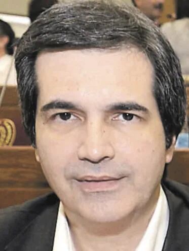 Senador Carlos Filizzola, presidente de la Concertación Frente Guasu, inscripto para participar en la elección.