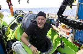 James Cameron, antes de descender a la Fosa de las Marianas que con sus 11.200 metros se considera el punto más profundo del planeta.