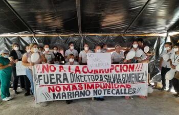 Enfermeras se manifiestan ante malas condiciones de trabajo en Hospital de Mariano Roque Alonso.