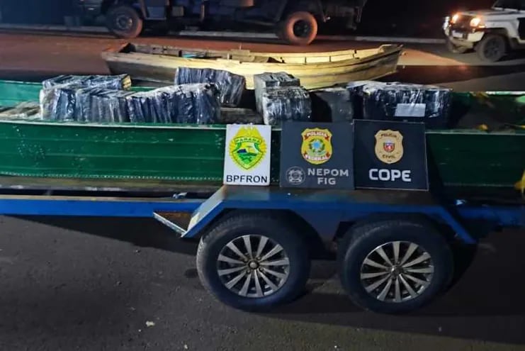 Las embarcaciones y la droga fueron llevadas a la base de la Policía Federal de Foz de Iguazú.