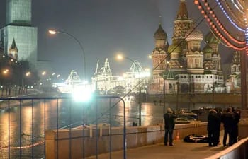el-opositor-boris-nemtsov-fue-asesinado-a-escasos-metros-de-la-plaza-roja-de-la-capital-moscu-efe-202755000000-1301268.jpg