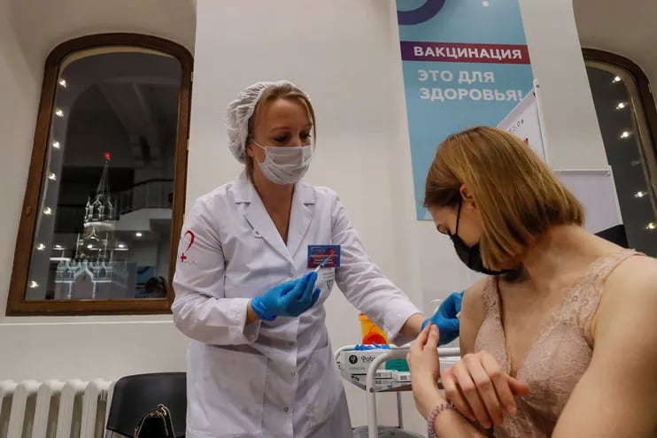 Según el presidente de Rusia, Vladimir Putin, la vacuna Sputnik V tiene el nivel de "neutralización es muy alto” contra la variante ómicron.