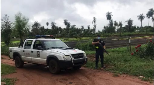 Uniformados efectúan patrullas en las zonas de cultivo, en el barrio 3 de Febrero de J. Augusto Saldívar, para desalentar a ladrones.