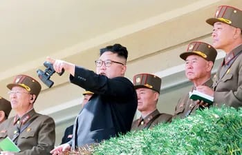 el-dictador-norcoreano-kim-jong-un-con-traje-negro-a-pesar-de-las-sanciones-construye-arsenal-nuclear-afp-210816000000-1598565.jpg