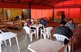 Imágenes del refugio de la Secretaría de Emergencia Nacional (SEN) en Asunción, esta mañana.