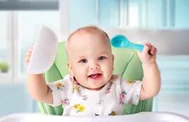 Para que el bebé pueda crecer y desarrollarse, además de la leche materna, a partir de los seis meses de vida ya puede recibir otros alimentos, con una textura puré.