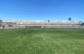 La nueva tribuna del estadio Arsenio Erico de Nacional, ubicada en la cabecera sur.