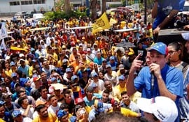 el-dirigente-henrique-capriles-d-durante-una-protesta-contra-el-consejo-electoral-en-caracas-afp-215356000000-1488901.jpg