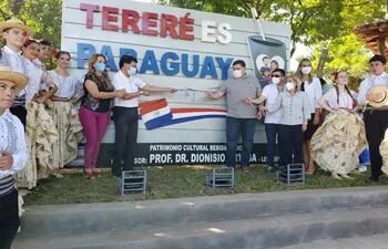 Autoridades de Fernando de la Mora, inauguraron letras corporeas que hacen mención al día Nacional del Tereré en conmemoración al 83 aniversario de la ciudad.