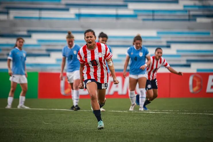 Fátima Acosta marcó el doblete para la victoria albirroja