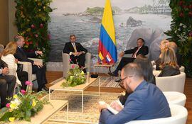 Los presidentes Mario Abdo Benítez y Gustavo Preto se reunieron junto con losmiembros del gabinete de ambos países, en Colombia, antes de la toma de posesión del presidente electo de dicho país.