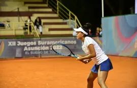 La juvenil tenista paraguaya Leyla Brítez Risso (17 años) es la revelación de la competencia de tenis en los Juegos Asu2022.
