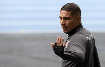 (FILES) Peru's forward Paolo Guerrero waves during a training session in Rio de Janeiro, Brazil on July 6, 2019 on the eve of the Copa America final football match against Brazil to be held at the Maracana stadium. Peru's forward Paolo Guerrero withdrew on February 15, 2024, from playing in Peru, where he signed a contract with club Cesar Vallejo, after receiving threats of extortion and kidnapping. (Photo by JUAN MABROMATA / AFP)