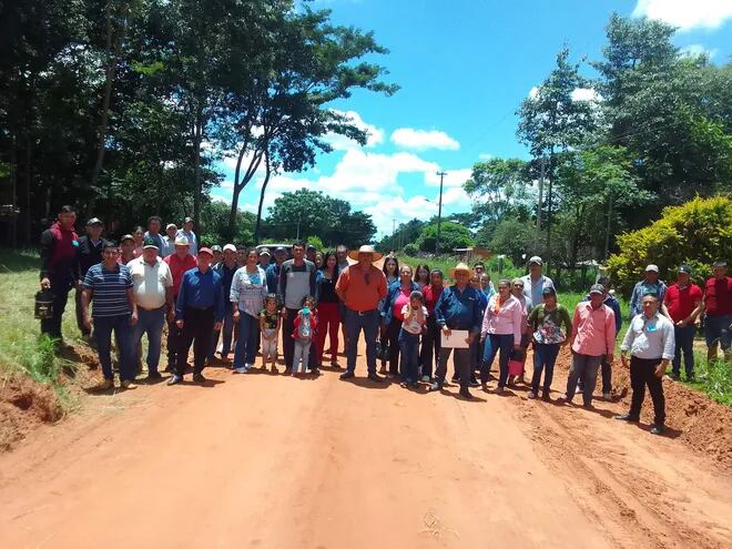 La reunión de los dirigentes de la comisión interdistrital y pobladores de los tres municipìos se realizó en la colonia 2 de Mayo de Yrybucúa.