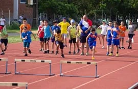 Los chicos se lucieron en la pista de atletismo en el Torneo Confraternidad Infantil en la SND.
